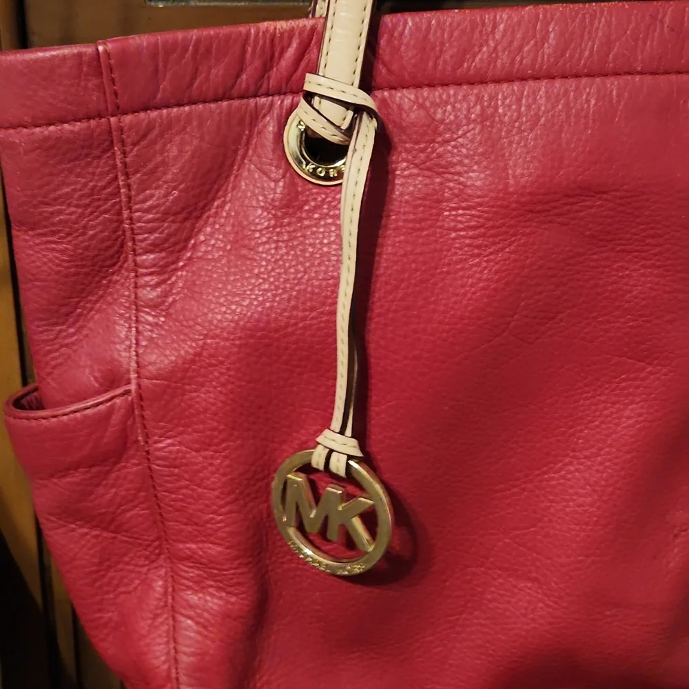 MICHAEL KORS JET SET PEBBLE LEATHER TOTE BAG